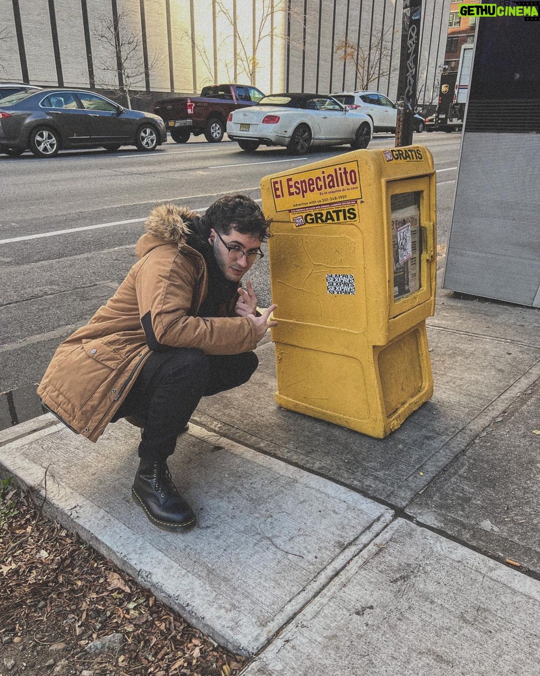 Ismael Prego Instagram - Todavía tengo un montón de fotos del viaje a NY, no pensaba que fuese a disfrutarlo tanto y la verdad es que se ha convertido en una de mis ciudades favoritas. Ojalá poder volver cada X tiempo para revisitar todos los sitios que me han enamorado junto los que me quedaron por ver. Mil gracias a @kayak_europe por ayudarme a organizarlo. Si estáis pensando en viajar próximamente, son la mejor opción, desde vuelos a hoteles tirados de precio. #ad