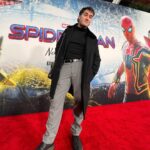 Ismael Prego Instagram - Muchachito de Montealto termina en la premiere mundial de #SpidermanNoWayhome en Los Angeles debido a casualidades del destino. Amo mi vida, gracias por la experiencia @sonypicturesspain. Menuda barbaridad, de verdad. Hacia tiempo que no sentía tantas cosas en una sala de cine. Concretamente desde Infinity War. Y hablando de Infinity War, hemos intentado recrear la foto que nos hicimos en su premiere.