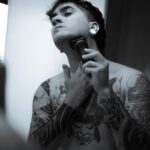 Ismael Prego Instagram - Vuelve vuestro beauty vlogger de confianza para recordarte la importancia de cuidar tu higiene. Si eres capaz de ducharte, ahora es momento de que aprendas a que cuidarse el afeitado también es importante. Y para ello no hay nada mejor que la @braun_spain #series6. Y si encima le añades los descuentazos de Black Friday que te he dejado en mis stories ya no hay excusas para alcanzar el siguiente nivel. #publi