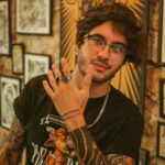 Ismael Prego Instagram - El otro día me hice esta piezota. ¿Qué opinan? ¿Me veo bello? ¿Hermoso? Ser adicto a la tinta no se elige, se nace. Mi cuerpo un lienzo. Stay Strong, love yourself, be a papaya. Ahora en serio, el otro día me "tatué" la frase ‘Everything You Love’ para anunciaros que HBO MAX llega a España este octubre con un montón de contenidos y vais amarlos todos. De ahí el slogan sabes, Love=Amar Everything=Todo jaja, marketingtruco. Lo dicho, apuntaos octubre en la agenda que se vienen cositas 😈. @hbo_es #HelloHBOMax #EverythingYouLove