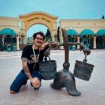 Ismael Prego Instagram - De cuando fui a Disney hace unas semanas. A ver si reconocéis de qué película es cada elemento de las fotos. Gracias @disneylandparis @disneyspain por la invitación. #disneyhotels