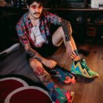Ismael Prego Instagram - Stuck in the 90s. Reebok y Nerf me han ofrecido la posibilidad de presentar su nueva colaboración junto a Foot District. El resultado han sido estos fotones estas Reebok tan peculiares. Es ponérmelas y me entran las ganas de echarme unas yugi-oh con los colegas, unas partiditas al Pokémon con el cable link, comerme unos pelotazos, apostar unos cuantos tazos y terminar la tarde lanzando con las Nerf de siempre. Si queréis sentirlo en el pecho estáis de enhorabuena porque vamos a sortear 5 lanzadores de Nerf como estos firmados por mí. Para participar: 1. Seguir a @reebokeurope, @nerfspain y @footdistrict 2. Darle a like a esta publicación 3. Mencionar a dos amigos en los comentarios Mucha suerte! #publi