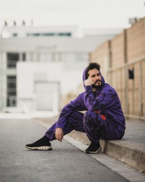 Ismael Prego Instagram - No recuerdo que los Uchiha vistieran así 🤔
Hoy os traigo un sorteo de la mano de @bershka y su nueva colección inspirada en Naruto! 

Podeis conseguir un pack de la colección y una tarjeta regalo de 100€.

Para participar:
- Sígueme y sigue a @bershka
- Deja tu comentario en el post diciendo a que te huele la foto y menciona a tu colega otaku que necesita una ducha urgentemente.
- Dale like a mi foto en la cuenta de @bershka
¡Suerte!🔥

Fotos by @adrisunner_co