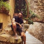 Ismael Prego Instagram - Me puse triste porque se me acaban las vacaciones pero luego recordé que soy youtuber.