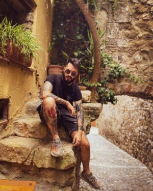 Ismael Prego Instagram - Me puse triste porque se me acaban las vacaciones pero luego recordé que soy youtuber.