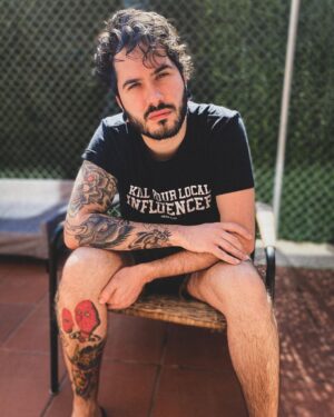 Ismael Prego Instagram - Menos mal que estos demonios me hacen compañía.