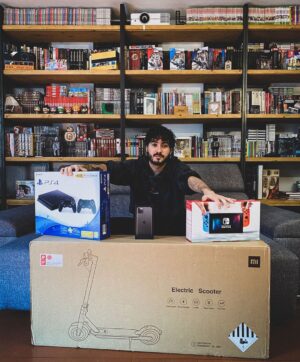 Ismael Prego Instagram - Gentuza, hoy os traigo un sorteo.
Para participar tan solo tenéis que ir al link que os he dejado en mi perfil.
Lo único que tenéis que hacer es seguirme en Instagram, YouTube, Twitter y Twitch.

Podréis ganar:
Patinete eléctrico Xiaomi
Playstation 4 con 2 mandos
Nintendo Switch
iPhone 11
Mesa de sonidos AKAI MPD 218
Lote de figuritas personalizado
Lote de comics personalizado ¡Mucha suerte!