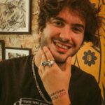 Ismael Prego Instagram - El otro día me hice esta piezota. ¿Qué opinan? ¿Me veo bello? ¿Hermoso? Ser adicto a la tinta no se elige, se nace. Mi cuerpo un lienzo. Stay Strong, love yourself, be a papaya. Ahora en serio, el otro día me "tatué" la frase ‘Everything You Love’ para anunciaros que HBO MAX llega a España este octubre con un montón de contenidos y vais amarlos todos. De ahí el slogan sabes, Love=Amar Everything=Todo jaja, marketingtruco. Lo dicho, apuntaos octubre en la agenda que se vienen cositas 😈. @hbo_es #HelloHBOMax #EverythingYouLove