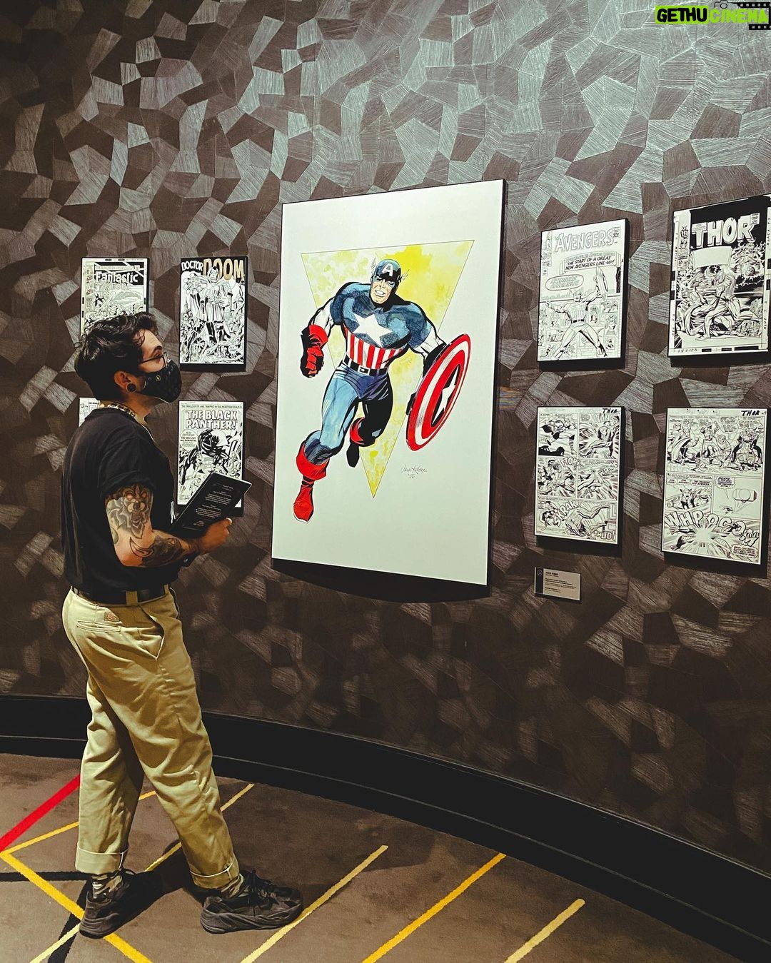 Ismael Prego Instagram - Estos últimos días los he vivido rodeado de muchas de mis cosas favoritas en el #ArtOfMarvelHotel en @disneylandparis. Todavía tengo muchas fotos y vídeos que enseñaros así que preparaos para un buen spam a lo largo de los próximos días. Lo siento pero cada rincón del hotel merecía ser fotografiado 🥲 PD: Mil gracias a Marvel y Disney España por hacerlo posible. #DisneyHotel