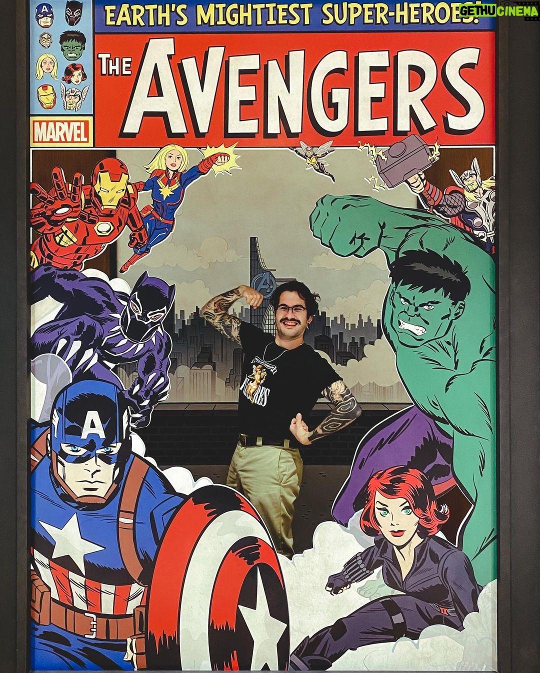 Ismael Prego Instagram - Estos últimos días los he vivido rodeado de muchas de mis cosas favoritas en el #ArtOfMarvelHotel en @disneylandparis. Todavía tengo muchas fotos y vídeos que enseñaros así que preparaos para un buen spam a lo largo de los próximos días. Lo siento pero cada rincón del hotel merecía ser fotografiado 🥲 PD: Mil gracias a Marvel y Disney España por hacerlo posible. #DisneyHotel