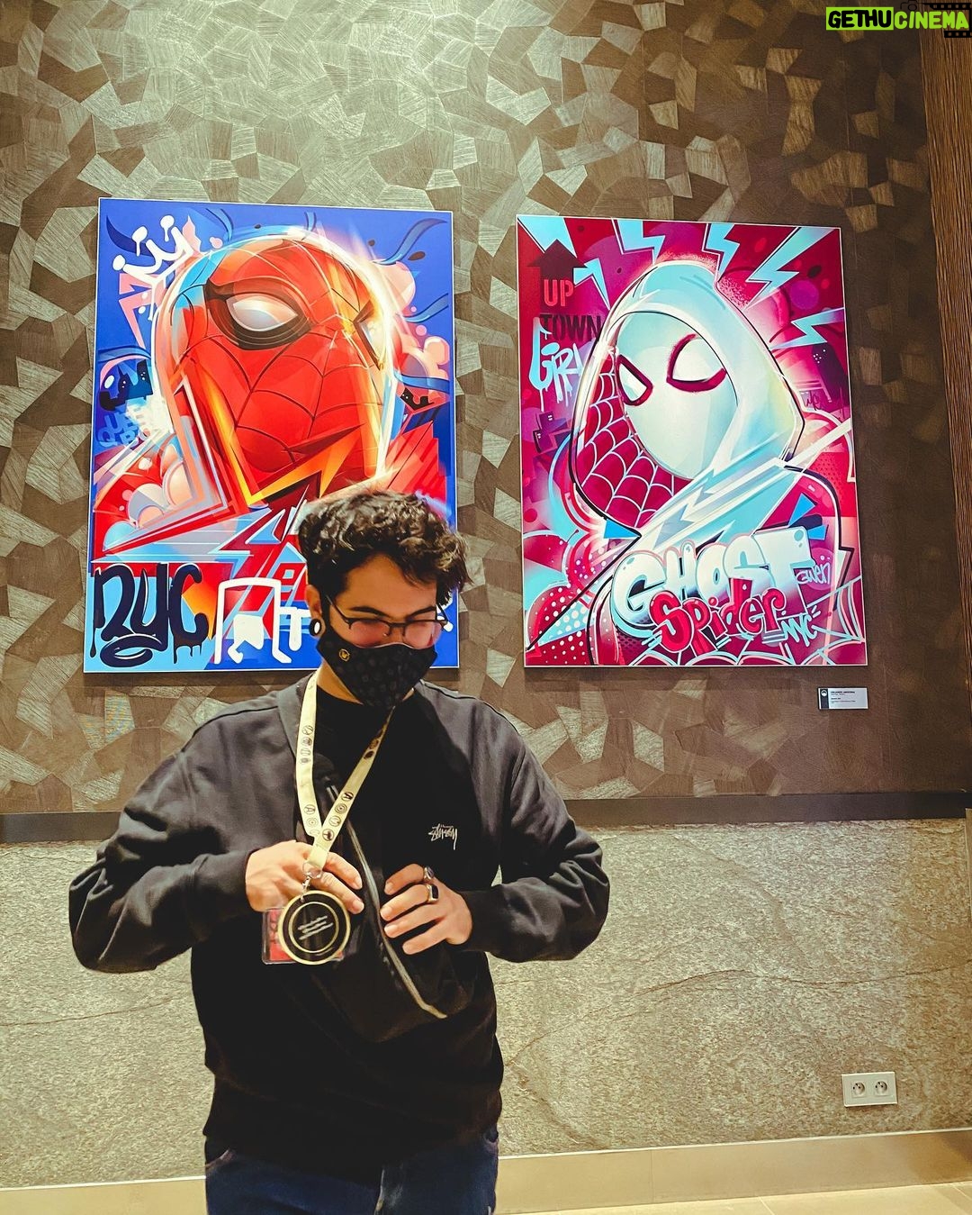 Ismael Prego Instagram - Estos últimos días los he vivido rodeado de muchas de mis cosas favoritas en el #ArtOfMarvelHotel en @disneylandparis. Todavía tengo muchas fotos y vídeos que enseñaros así que preparaos para un buen spam a lo largo de los próximos días. Lo siento pero cada rincón del hotel merecía ser fotografiado 🥲 PD: Mil gracias a Marvel y Disney España por hacerlo posible. #DisneyHotel