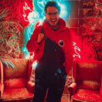 Ismael Prego Instagram - Look de cybergranjero activado. Os traigo un sorteillo de un vale de 100 euros en ropa para que podáis imitar mi flow con la gente de @five0shop Para participar en el sorteo: ✔️ Seguir a @wismichu y @five0shop. ✔️Compartir está publicación en tu historia. ✔️Escribir un comentario mencionado a dos amig@s. 🚨IMPORTANTE🚨 puedes comentar las veces que quieras. ¡ Más veces, más oportunidades!!