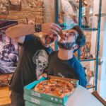 Ismael Prego Instagram - Hoy estoy de doble papa-celebración. Primero, porque ha venido mi papá a visitarme y segundo porque Papa Johns cumple 5 años. Para celebrarlo, vamos a SORTEAR 40 PIZZAS del mayor tamaño para todos vosotros. Lo único que tenéis que hacer para participar es: -Seguirnos a ambos (@papajohns_es ) -Comentar mencionando a dos amigos y diciendo la pizza que te vas a pedir cuando ganes. Que aproveche, gentuza! #publi