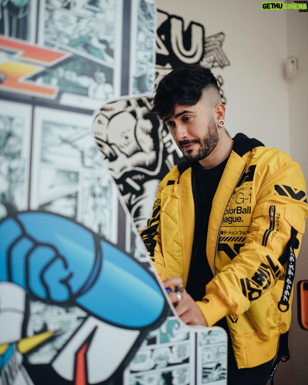 Ismael Prego Instagram - ¿Anarquía o democracia? Dāku Barbershop