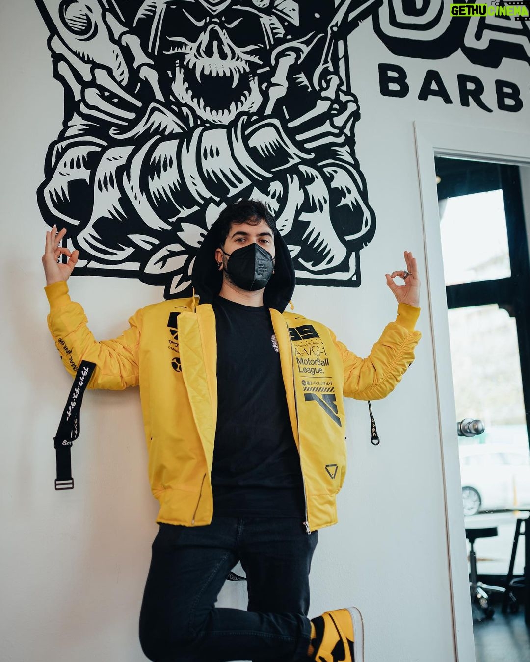 Ismael Prego Instagram - ¿Anarquía o democracia? Dāku Barbershop