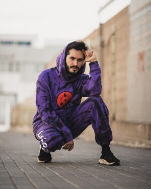 Ismael Prego Instagram - No recuerdo que los Uchiha vistieran así 🤔
Hoy os traigo un sorteo de la mano de @bershka y su nueva colección inspirada en Naruto! 

Podeis conseguir un pack de la colección y una tarjeta regalo de 100€.

Para participar:
- Sígueme y sigue a @bershka
- Deja tu comentario en el post diciendo a que te huele la foto y menciona a tu colega otaku que necesita una ducha urgentemente.
- Dale like a mi foto en la cuenta de @bershka
¡Suerte!🔥

Fotos by @adrisunner_co