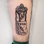 Ismael Prego Instagram - No entiendo nada. He diseñado un kebab y un suscriptor se lo ha tatuado. Gracias @u__v__e y @blackship.bcn por formar parte de esta obra de arte.