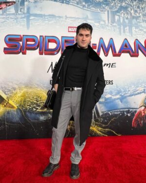 Ismael Prego Instagram - Muchachito de Montealto termina en la premiere mundial de #SpidermanNoWayhome en Los Angeles debido a casualidades del destino.
Amo mi vida, gracias por la experiencia @sonypicturesspain. 

Menuda barbaridad, de verdad. Hacia tiempo que no sentía tantas cosas en una sala de cine. Concretamente desde Infinity War. 

Y hablando de Infinity War, hemos intentado recrear la foto que nos hicimos en su premiere.