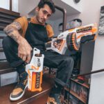 Ismael Prego Instagram - Las nuevas #NerfUltra no solo son las más potentes, rápidas y precisas. Sino que además también conjuntan con mi outfit de granjero con 5 animales a cargo. Gracias por los bichos @nerfspain, ahora puedo defender mis tierras en condiciones.