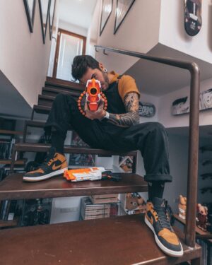 Ismael Prego Instagram - Las nuevas #NerfUltra no solo son las más potentes, rápidas y precisas. Sino que además también conjuntan con mi outfit de granjero con 5 animales a cargo.
Gracias por los bichos @nerfspain, ahora puedo defender mis tierras en condiciones.
