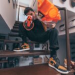 Ismael Prego Instagram - Las nuevas #NerfUltra no solo son las más potentes, rápidas y precisas. Sino que además también conjuntan con mi outfit de granjero con 5 animales a cargo. Gracias por los bichos @nerfspain, ahora puedo defender mis tierras en condiciones.