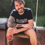 Ismael Prego Instagram - Menos mal que estos demonios me hacen compañía.