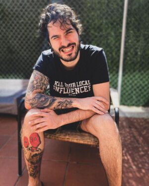 Ismael Prego Instagram - Menos mal que estos demonios me hacen compañía.