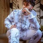 Ismael Prego Instagram - Ya tengo outfit para pegarme unos llantos cada vez que pierda una ranked SoloQ 😔✌️ Ya disponible la nueva colección de @BERSHKA x @leagueoflegends #publi