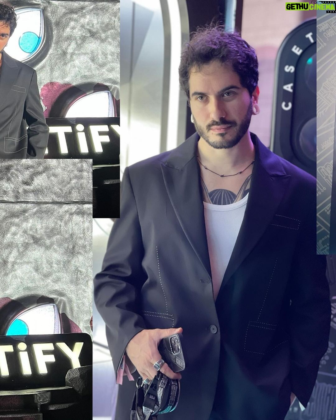 Ismael Prego Instagram - Like y libero al ojitos claros del Gokumonkyō La semana pasada estuve en el evento de @casetify_es en Hong Kong luciendo un outfitazo de la @miare_love #jujutsukaisenxcasetify @casetify K11 Musea
