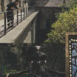 Ismael Prego Instagram – Carcassonne está guapo. Los franceses tienen buenos castillos y buenas referencias que solo yo capté como buen videojugador.

1- Empezamos con un póster to guapo.
2- Seguimos con cosas guapas. 
3- La princesa del castillo siendo rescatada para luego perder aplastantemente al Claim.
4- No temáis, la cacería todavía no ha empezado.
5- Os enseño a hacer un Lakitu Skip
6- Si sigo subiendo me encuentro a las Gárgolas del Campanario.
7- Pero si bajo creo que me encontraré algo peor.
8- Efectivamente.
9- Vivo con tu madre, en un castillo.
10- A veces lo traigo gordo. 

¿Cómo seguía? Carcassone Cité Médiéval