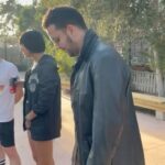 Ismael Prego Instagram - En 2019, durante el primer cumpleaños que tuve tras salir del pozo, se me ocurrió ponerme una alarma con un mensaje para que mis “yos” del futuro se despertaran con las prioridades claras y no volviesen a caerse dentro del agujero. Han pasado ya 4 años. 4 años despertándome con el mismo mensaje. Y a veces se me olvida, pero joder, tiene que ser mi puto dogma. Este finde, celebrando los 30, me habéis demostrado una vez más que el mayor tesoro son los amigos que hacemos por el camino. Cómo os quiero a todos y qué falta me hacéis. A los que estáis y a los que estaréis. Gracias por este fin de semana, piratas 🏴‍☠️ 🖤