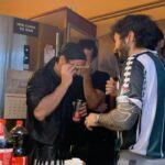 Ismael Prego Instagram – En 2019, durante el primer cumpleaños que tuve tras salir del pozo, se me ocurrió ponerme una alarma con un mensaje para que mis “yos” del futuro se despertaran con las prioridades claras y no volviesen a caerse dentro del agujero. 

Han pasado ya 4 años. 4 años despertándome con el mismo mensaje. Y a veces se me olvida, pero joder, tiene que ser mi puto dogma. 
Este finde, celebrando los 30, me habéis demostrado una vez más que el mayor tesoro son los amigos que hacemos por el camino. 

Cómo os quiero a todos y qué falta me hacéis. A los que estáis y a los que estaréis. 
Gracias por este fin de semana, piratas 🏴‍☠️ 🖤