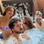 Ismael Prego Instagram – Cortarme las melenas, una colonoscopia y una cirugía ocular, conciertos, la velada, ponerle gafas a blacky cuando yo me las quito, unas elecciones, descubrir que soy un Ken y tengo una Mojo Dojo Casa House, Commander Masters, inventar al mago calipofresa con mi persona favorita, la MagicCon y valorar cada día más a toda la gente que me rodea.

Julio ha sido intenso, eh.