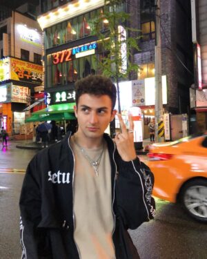 Issa Twaimz Instagram - hi i was sad and bored so i flew to korea