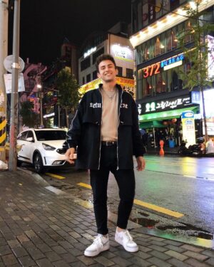 Issa Twaimz Instagram - hi i was sad and bored so i flew to korea