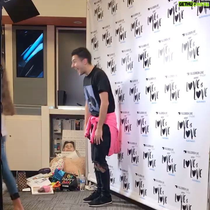 Issa Christopher Tweimeh Instagram - just met this ADORABLE ANGEL ;) can't wait to meet you guys on THE ISSA TWAIMZ TOUR on sale now!!! fullscreenlive.com💕💕💕💕
