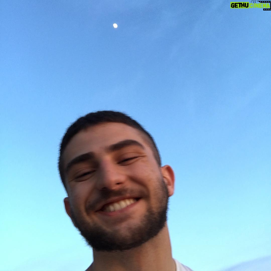 Issa Christopher Tweimeh Instagram - hope everyone's doing well love y'all πΈπ