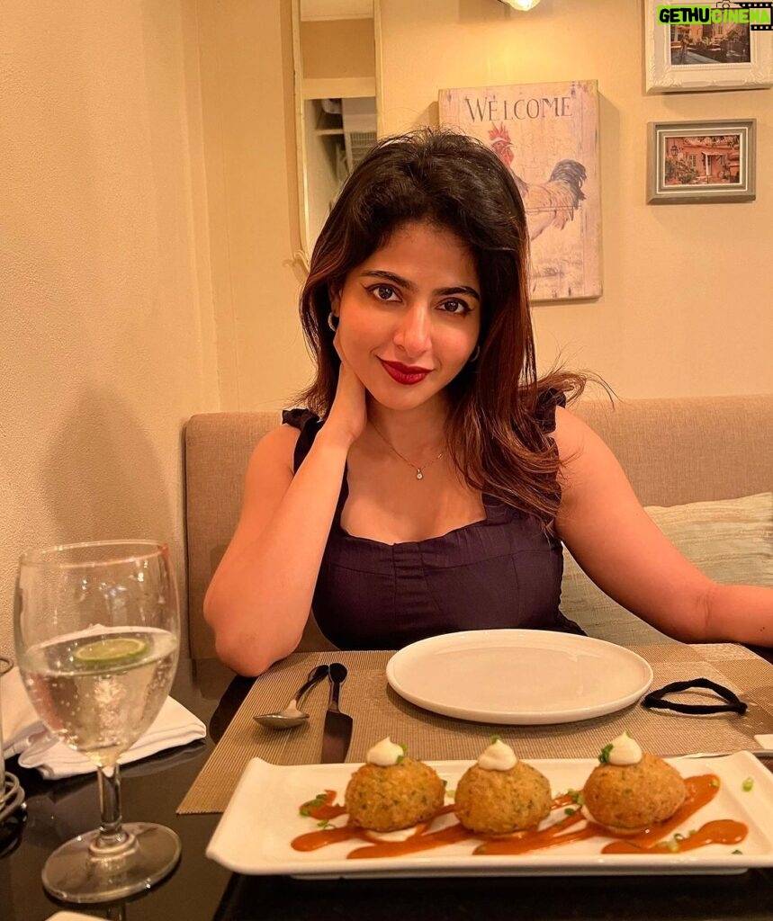 Iswarya Menon Instagram - #2024 is gonna be a magical year filled with great vibes, good people, scrumptious food, utmost happiness & uncontrollable laughter 🪄😍🫶🏼