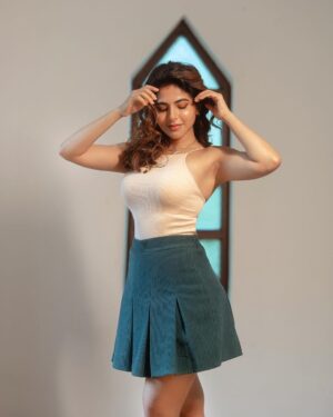 Iswarya Menon Instagram - Felt like a doll 🧸 so had to post 😋🫶🏼
.
📸 @irst_photography 
@noormakeup_mehndi 
@vgpgoldenbeachresort