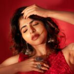 Iswarya Menon Instagram – Hey you, I love you 💋
Happy Valentine’s Day 😍
.
📸 @storiesbypreetham 
Mua @sharanyas_makeupartistry 
Hair @akila_hairstylist 
.
#valentines 🫶🏼