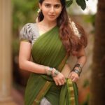 Iswarya Menon Instagram - This village belle wishes you all a happy Pongal & Makara Sankranthi 🍃🥰💚 Wishing you all a year as sweet as sugarcane 😘 . 📸 @camerasenthil @ivalinmabia @jeevithamakeupartistry