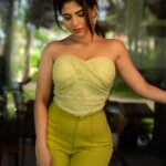 Iswarya Menon Instagram - 💋💚 . 📸 @irst_photography Mua @noormakeup_mehndi @vgpgoldenbeachresort