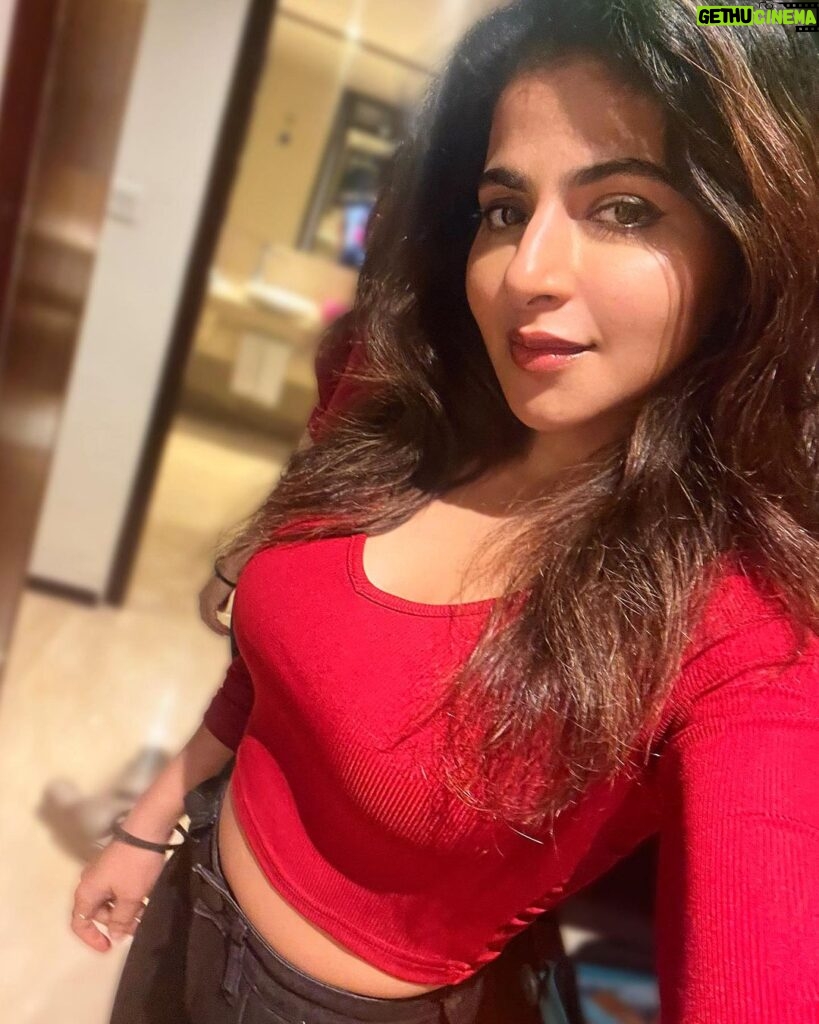 Iswarya Menon Instagram - Bcz it’s been a while 👋