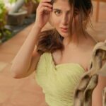 Iswarya Menon Instagram - Do you love me? 🤨 . 📸 - @g_vigneshwaran_ @irst_photography @noormakeup_mehndi