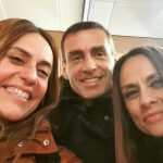 Itziar Ituño Instagram - Hamen "Gabriela" pertsonaia ,Daniel Guzmanek emon dosten opari ederra. Amaitu dot pelikula sakon eta zoragarri honetako ibilbidea, nahiz eta eurak aurrera jarraitu eta gogoan geldituko jataz betiko ezagutu dodan pertsona talde eder hau, antzezle moduan ikasitakoa, emaitzetara ez joatea baizik eta prosezuaz disfrutatzea, jolastea, sentitzea, bestea ikustea egia bilatuz. Pelikula bat auzolan handia dalako sinesten dauenetakoa naz, zure moduan, Dani. Zeu bai lujua! Eskerrik asko, bihotzez. Lagun bat dekozu hamen. Aurrera, ausart hori!✊️❤️/ #ladeuda Ésta es Gabriela el gran personaje que me ha regalado Daniel Guzman. He terminado el profundo y maravilloso viaje que ha sido ésta pelicula, aunque ellxs siguen adelante y voy a guardar para siempre en la memoria el equipo de grandes personas que he conocido, lo mucho que he aprendido como interprete, no a ir al resultado sino disfrutar del proceso, jugar, sentir, estar con el otro buscando siempre la verdad, lo genuino. Soy de las que cree que una peli es un gran trabajo comunitario, igual que tú, Dani. Eres un autentico lujo! Mil gracias, de corazón. Aquí tienes una amiga. Adelante, valiente!✊️❤️ #ladeuda