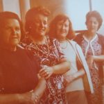 Itziar Ituño Instagram - Ama, amamak, isekoak, ahizta-lagunak, lehengusinak eskerrik asko! Zeuek zarielako eta izan zintzielako naz nazen andra. Zeuek eiten dozuelako eta ein zenduelako nabil ekiten. Soka luzea gara oso, DNA mitokondriala bezain luzea eta eskutik helduta goaz aurrera mendeetan zehar borroka luze honetan alkarregaz, alkar babestuz, lagunduz, maitatuz. Ze harro nauen zuen klan honetako bat izateaz💜🙌💫 GORA BORROKA FEMINISTA!!!💜 @ingot_rock Madres, abuelas, tías, hermanas-amigas, primas, gracias! Porque sois y fuísteis soy la mujer que soy. Porque haceis e hicísteis ando haciendo. Somos una soga larga, tan larga como la del ADN mitocondrial y vamos adelante cogidas de la mano a traves los siglos juntas en ésta larga lucha, cuidandonos, protegiendonos, queriendonos. Que orgullosa de ser una más de éste clan vuestro!💜🙌💫 ARRIBA LA LUCHA FEMINISTA!!