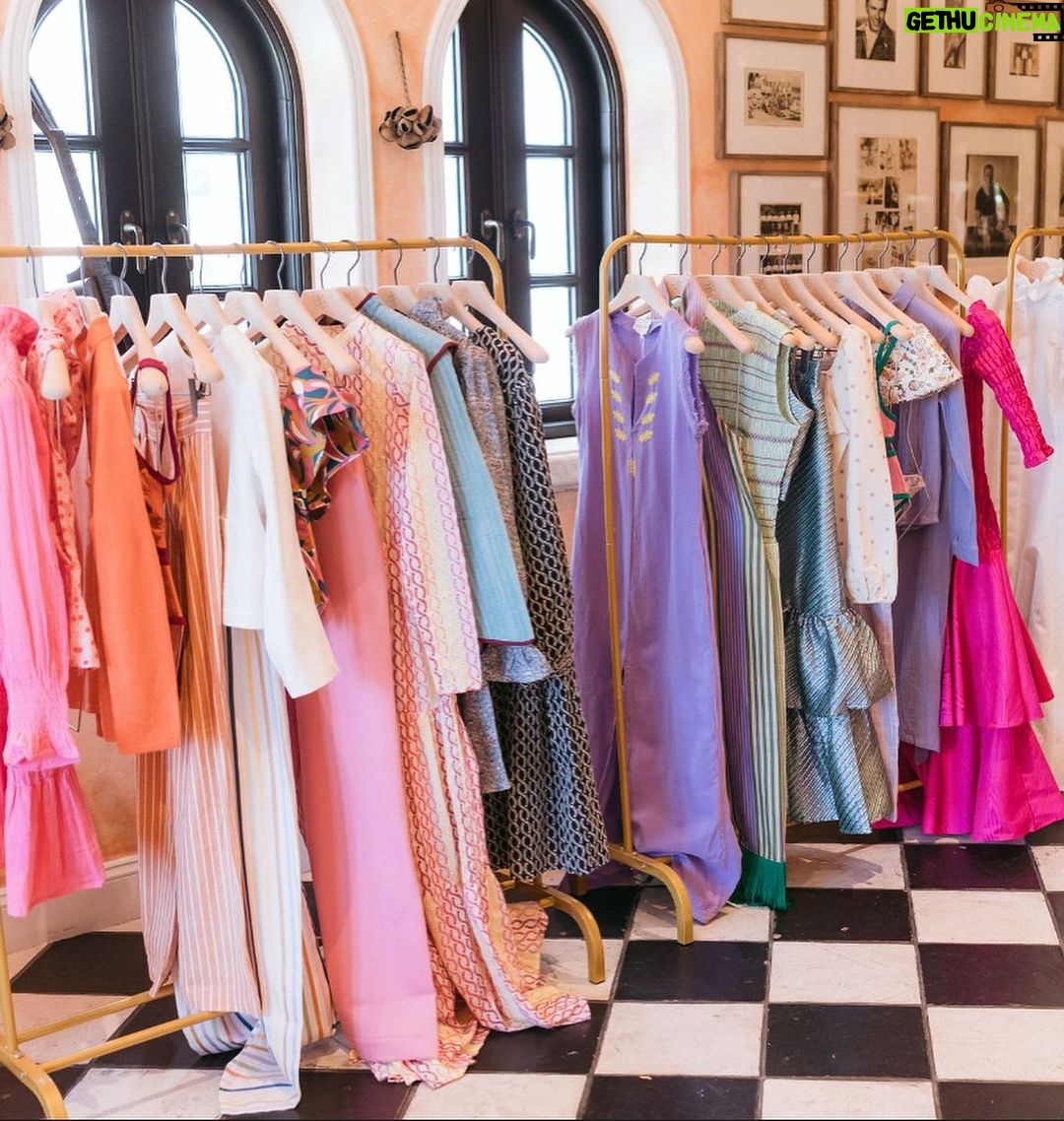 Ivanka Trump Instagram - β¨πΈπ Enjoyed welcoming my kind and talented friend @mariadelaord to Miami this week and hosting her for brunch at the Surf Club and a preview of her beautiful @mariadelaordenstudio collection β₯οΈπ΄β¨