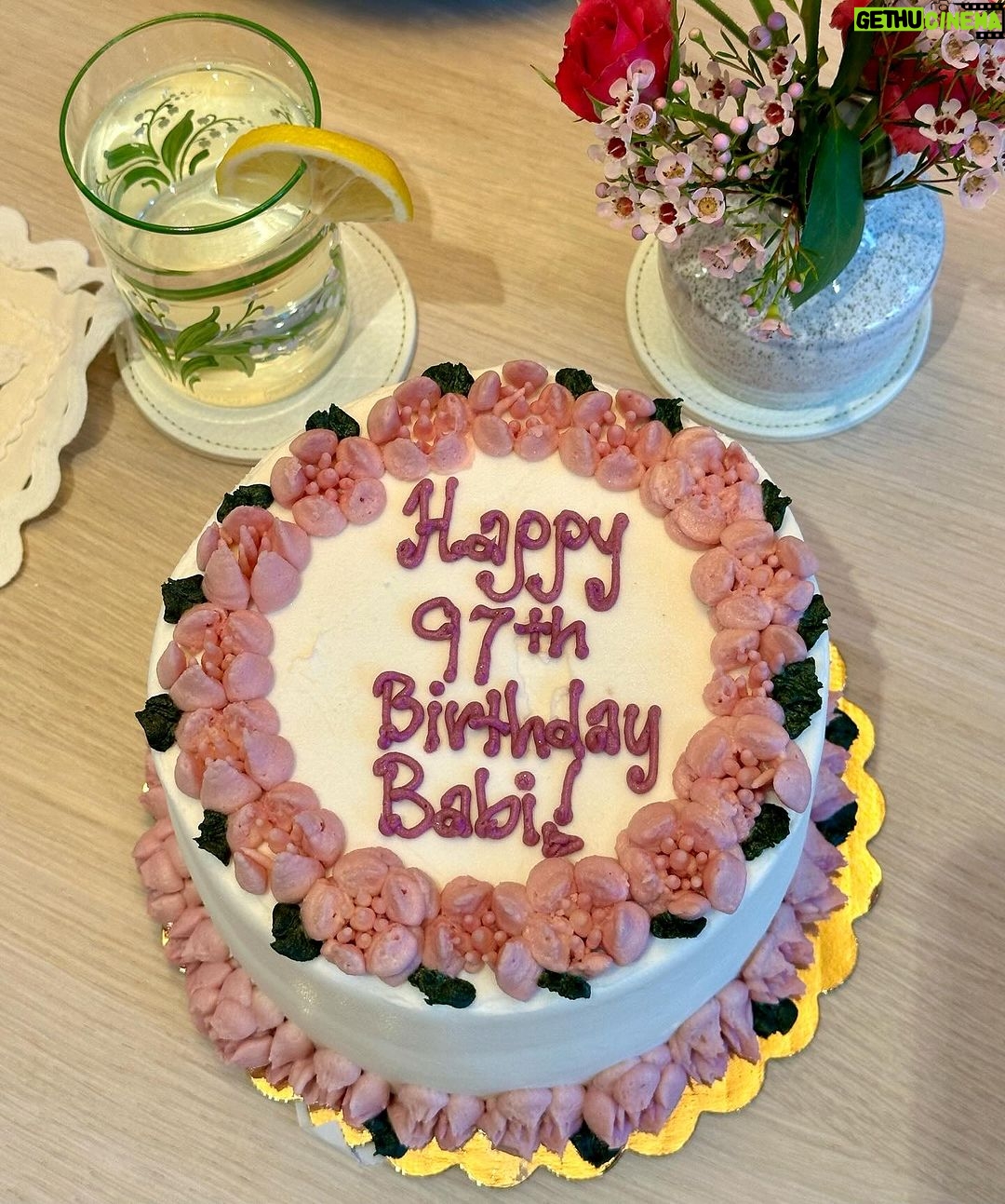 Ivanka Trump Instagram - Last week we celebrated my Grandma Babi's 97th birthday 🎂 We’re so lucky to have Babi living with us in Miami these last couple years ~ I’m thankful for every lesson, every story, and every game night where she still destroys us all at Jenga! It's the simple moments together that define the richness of life. I cherish every second! 🥰