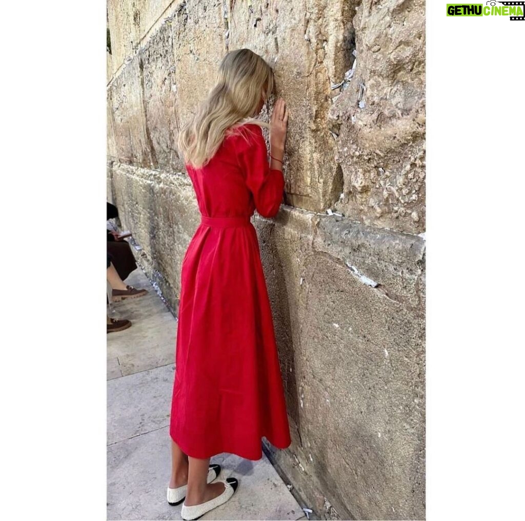 Ivanka Trump Instagram - Sunrise prayers at the Western Wall 🇮🇱♥️ The Kotel