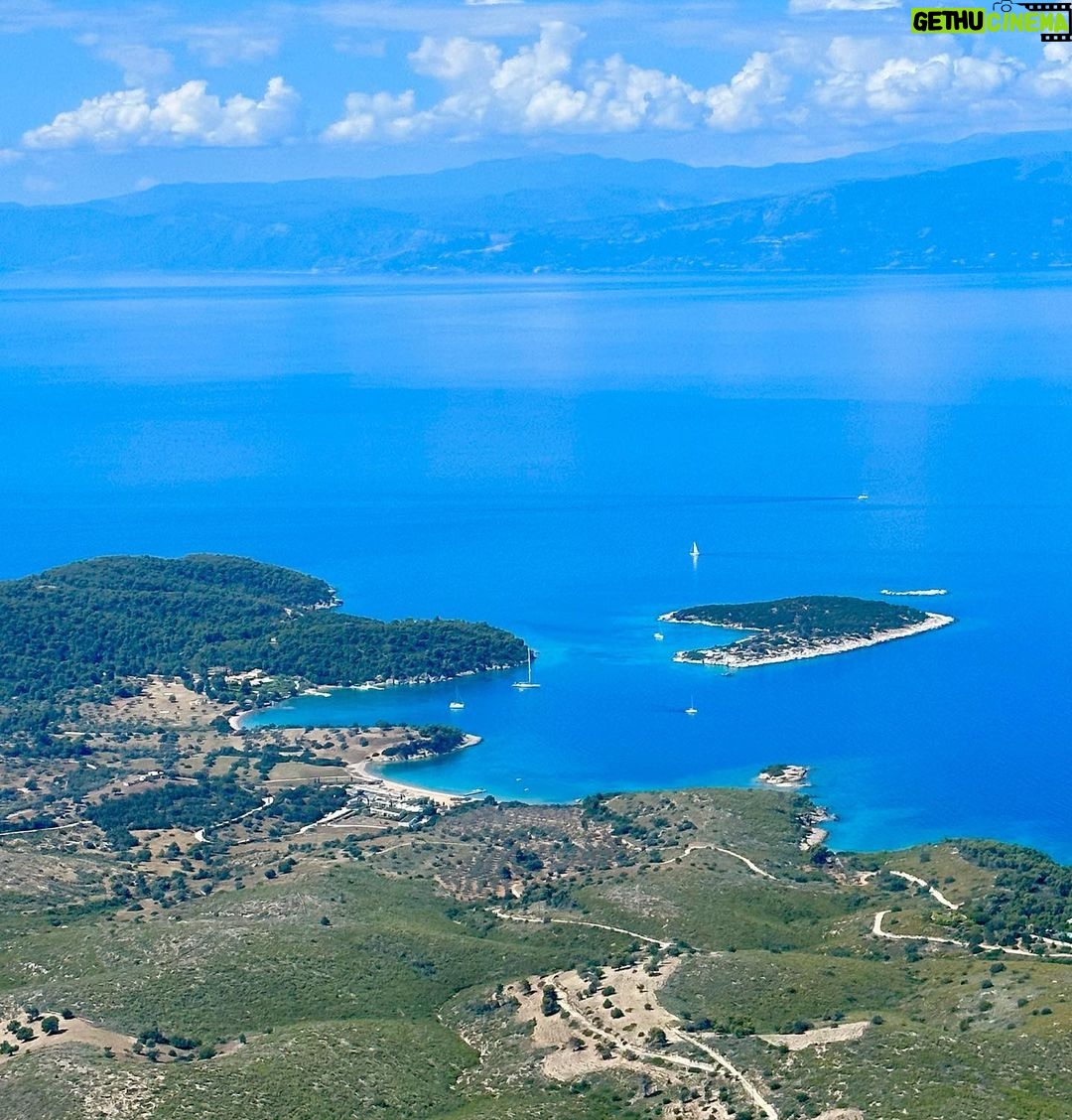 Ivanka Trump Instagram - During the pandemic I reread "The Odyssey" and fell in love Homer's epic poem once again β¨β¨ (I loved Robert Fitzgerald's translation) Walking in the footsteps of Odysseus these past few days has been an extraordinary experience ~ ancient ruins and mythical landscapes came alive before my eyes as I explored this breathtaking country. Thank you, Greece, for bringing the Odyssey to life in the most enchanting way possible. Here's to new adventures and embracing the spirit of Odysseus within us all! πππ ΞΟ
ΟΞ±ΟΞΉΟΟΟ ΟΞΏΞ»Ο π¬π·π¬π·π¬π·